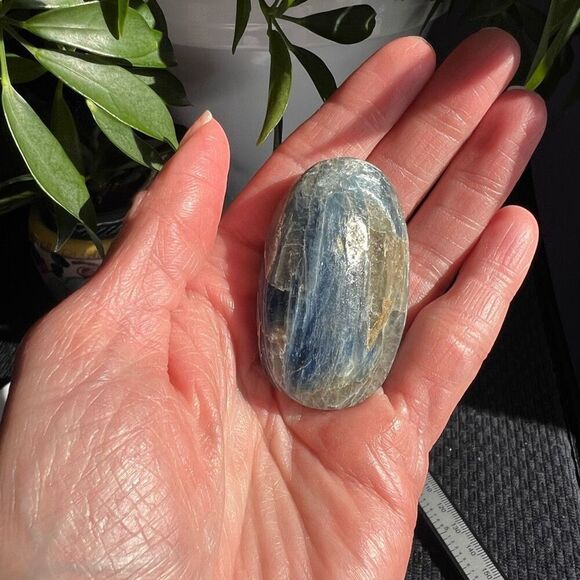 Blue Kyanite Crystal‎ Meditation Palmstone (#5) - Picture 2 of 10